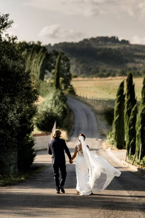 Alfresco Wedding, Event Planning Tips, Tuscan Wedding, Tuscany Wedding, Wedding Event Planning, Italian Wedding, Winery Weddings, Wedding Shots, Wedding Photography Inspiration