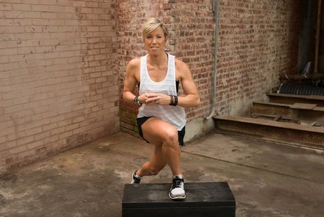 5b. Elevated Curtsy Lunge Carrie Underwood Leg Workout, Erin Oprea, One Legged Squat, Carrie Underwood Workout, Carrie Underwood Legs, Leg Circuit, Lower Body Workouts, Leg Exercises, Leg Workouts