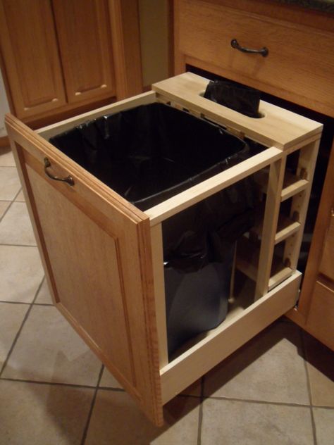 Garbage Drawer, Breezeway House, Parrilla Interior, Trash Can Cabinet, Unique Kitchen Design, Kitchen Storage Ideas, Plastic Trash, Kitchen Trash, Framed Cabinet