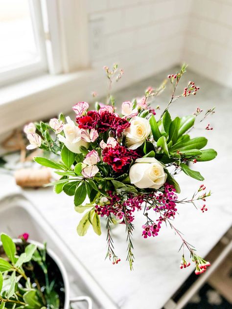 Simple Tips to Elevate Trader Joe's Flowers Vintage Flower Arrangements, Thanksgiving Flowers, Small Flower Arrangements, February Wedding, Spring Floral Arrangements, Fall Flower Arrangements, Winter Bouquet, Creative Flower Arrangements, Simple Centerpieces