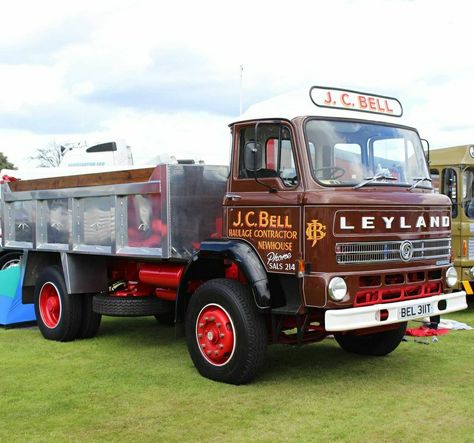 Tipper Lorry, Old Lorries, Vintage Vehicles, Classic Truck, Mode Of Transport, Vintage Trucks, Classic Trucks, Old Trucks, Commercial Vehicle