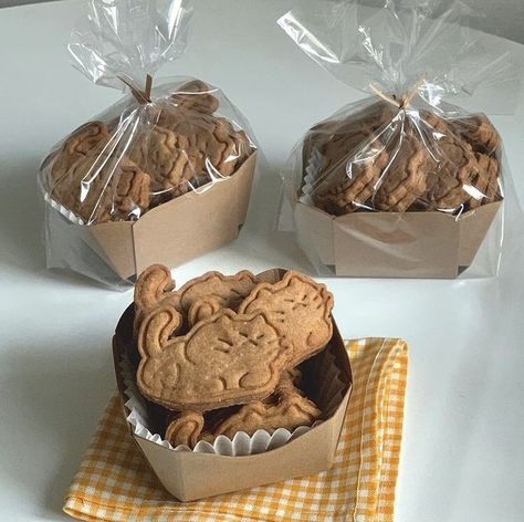 Cookie Packaging Aesthetic, Aesthetic Cookie Packaging, Cookies Aesthetic Packaging, Butter Cookies Packaging, Bake Sale Packaging, Biscuits Packaging, Cookie Delivery, Baking Packaging, Dessert Packaging