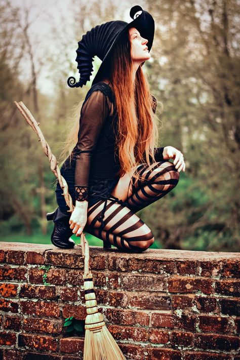 Witch On Broom Pose, Halloween Party Aesthetic Grunge, October First, Witch Hats Costume, Steampunk Witch, Witch Pictures, Witch Coven, Black Witch Hat, Fantasy Witch