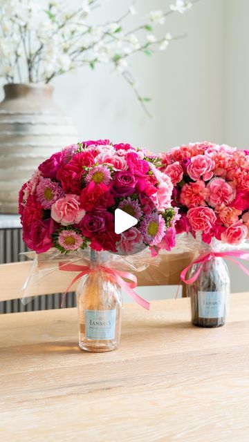 Floral Wrapping Ideas, Mothers Day Gift Wrapping Ideas, Flowers For Mothers Day, Bottle And Flowers Gift, Diy Flower Arrangements Gift, Wine And Flowers, Mothers Day Flowers Ideas, Mothers Day Diy Gift Ideas Crafts, Wine Bottle Gift Ideas