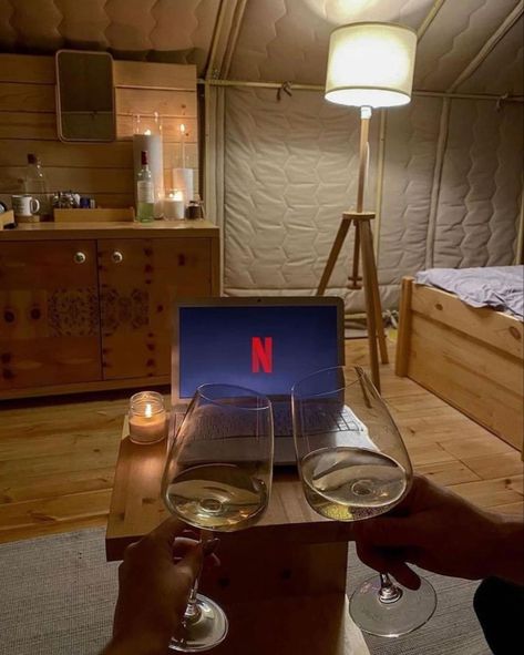 Date Night At Home, Night At Home, Night Couple, Wine Night, Candle Room, Candle Light, Cozy Room, Light Wood, Significant Other