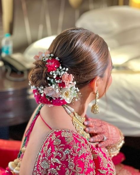 Instagram Hair Bun For Bride Indian, Bridal Flower Hairstyles, Buns Hairstyles For Wedding, Bridal Juda Hairstyles With Flowers, Hair Bun For Bride, Indian Bridal Bun Hairstyles, Bun Hairstyles For Lehenga, Wedding Hair Indian, Bridal Bun Hairstyles Indian