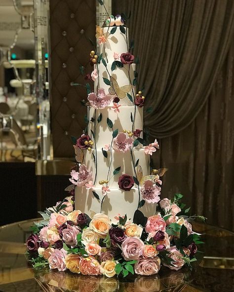 Fine Desserts, Tall Wedding Cakes, Elegant Cake Design, Elegant Cake, Grand Wedding, Luxury Wedding Cake, Special Cakes, Celebration Cake, Elegant Cakes