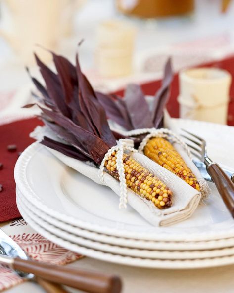 Braided ribbon holds dried corn in a cloth napkin for a simple place setting. Thanksgiving Napkin Folds, Ear Of Corn, Set A Table, Place Settings Thanksgiving, Thanksgiving Napkins, Dried Corn, Indian Corn, Autumn Magic, Thanksgiving Centerpieces