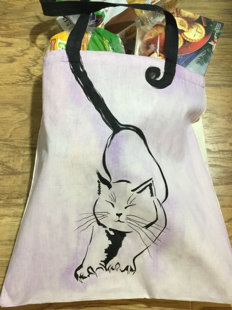 Cat Tote Bag Design, Art On Bags, Creative Tote Bag Design Ideas, Totebag Painting Ideas, Canvas Bag Painting Ideas, Diy Tote Bag Painting Ideas, Tote Bag Drawing, Tote Bag Painting Ideas, Creative Tote Bag