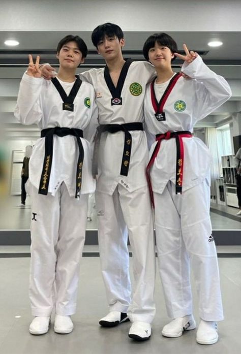 Taekwondo Aesthetic Boy, Taekwondo Friends, Taekwondo Couple, Taekwondo Outfit, Taekwondo Korea, Taekwondo Aesthetic, Korean Taekwondo, Taekwondo Kids, Tkd Taekwondo