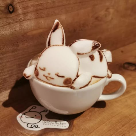 Tokyo's Runa Kato Makes The Coolest 3D Latte Art We've Ever Seen Candy Reference, Colourful Cafe, Vibrant Academia, 3d Latte Art, Matcha Latte Art, Colorful Cafe, Cute Cooking, 3d Coffee, Aesthetic Rainbow