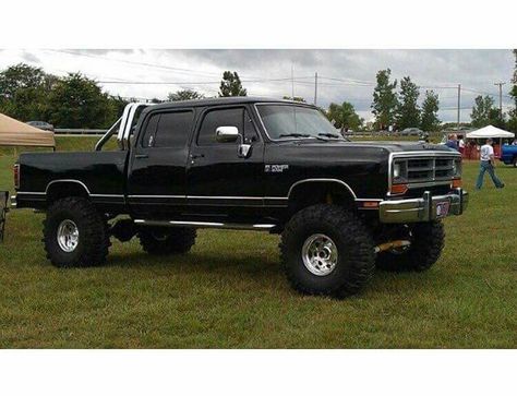 Black crew cab Doge Ram, Classic 4x4, 1st Gen Cummins, Dodge Cummins Diesel, Old Dodge Trucks, Dodge Diesel, Cummins Trucks, Dodge Ramcharger, Dodge Pickup