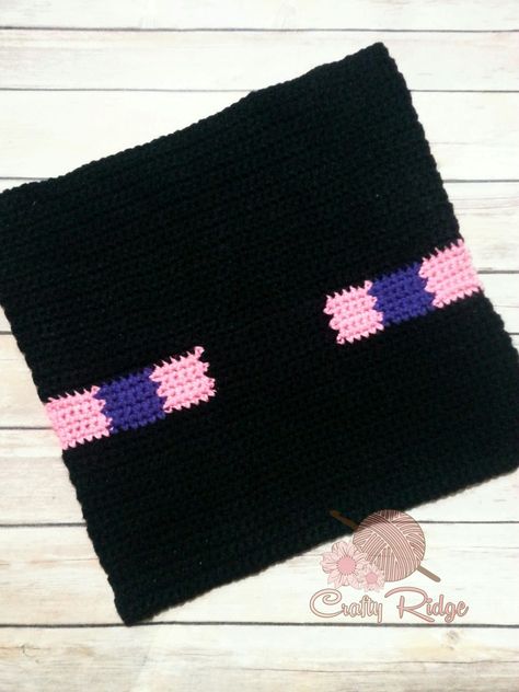 My Minecraft Obsession....It's the Enderman! Free pattern by Crafty Ridge available on www.CraftyRidge.com #craftyridge #crochet #enderman #minecraft #crochetgraphs #freepatterns Minecraft Crochet Patterns, Minecraft Blanket, Minecraft Pillow, Minecraft Crochet, Minecraft Pattern, Diy Xmas Gifts, Manta Crochet, Crochet Cross, Quick Crochet