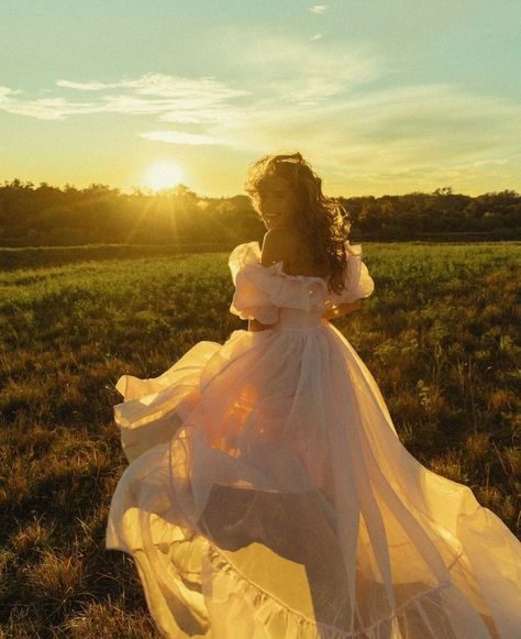 Flowy Dress Photoshoot, Women's Style Tips, Pretty Senior Pictures, Deeper Well, Whimsical Photography, Senior Sunday, Fairytale Photoshoot, Senior Photoshoot Poses, Debut Photoshoot