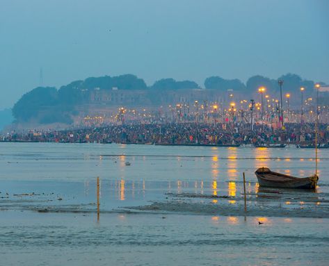 Triveni Sangam during Prayagraj Kumbh Mela, c. 2013, Wiki-Commons Sangam Prayagraj, Kumbh Mela, Haridwar, River Bank, Wildlife Sanctuary, Island Tour, Varanasi, Tour Packages, Pilgrimage