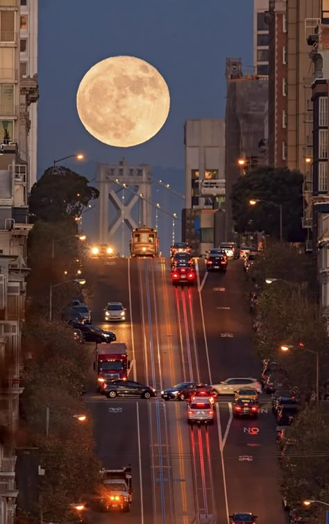 Quick Tips for Photographing the Full Moon or Supermoon San Francisco Aesthetic Wallpaper, Sanfrancisco Aesthetic, Sf Aesthetic, San Francisco Aesthetic, San Francisco Wallpaper, San Francisco At Night, Moon City, San Fransico, San Francisco Photography