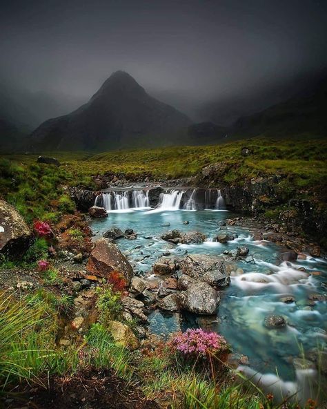 Ireland Landscape Nature, Aran Islands Ireland, Scotland Aesthetic, Fairy Pools, Skye Scotland, Ireland Landscape, Landscape Beautiful, Visit Scotland, Isle Of Skye