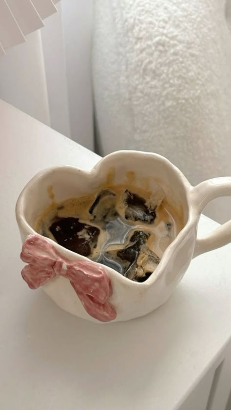 Coffee Obsession, Pretty Mugs, Pottery Crafts, Cute Kitchen, Cute Cups, Love Coffee, Pottery Mugs, Cute Mugs, Just A Girl