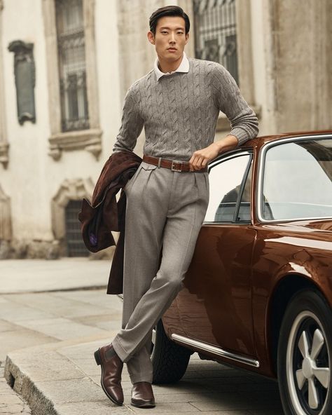 Ralph Lauren (@ralphlauren) • Instagram photos and videos Ralph Lauren Men Outfits, Sweater Outfits Men, Grey Suit Men, British Style Men, Cold Fashion, Pullovers Outfit, Leather And Brass, Mens Casual Outfits Summer, Gents Fashion