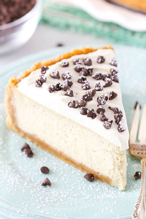 Cannoli Cheesecake Recipe, Italian Rum Cake, Cannoli Desserts, Cannoli Cheesecake, Cannoli Recipes, Italian Cheesecake, Cake With Mascarpone, Cannoli Cake, Banana Foster