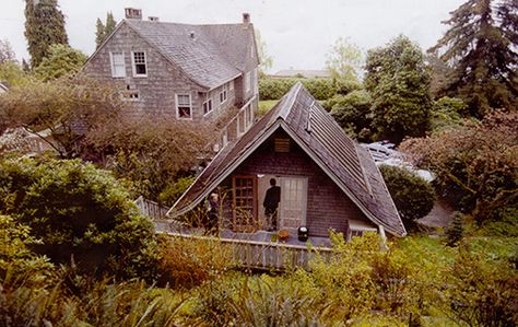 Kurt discovered. Kurt Cobain House, Montage Of Heck, Dylan Carlson, Different Types Of Houses, Lake Washington, Nirvana Kurt Cobain, Seattle Homes, Nirvana Kurt, Police Chief