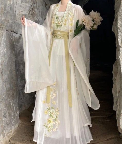 Chinese Hanfu Princesses, Hanbok Aesthetic, Historical Chinese Clothing, Hanbok Wedding, Chinese Kimono, Chinese Clothing Traditional, Traditional Asian Dress, Hanfu Girl, Ancient Dress