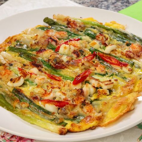 Haemul Pajeon, Korean Seafood Pancake, Vegetable Pancake, Maangchi Recipes, Kimchi Bokkeumbap, Seafood Pancake, Green Onion Pancake, Onion Pancake, Korean Pancake