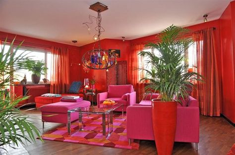 Melina Divani Pink Orange Bedroom, Industrial Bathroom Decor, Pintu Interior, Deco Orange, Pink Rooms, Swedish Apartment, 70s Interior, Orange Bedroom, Red Living