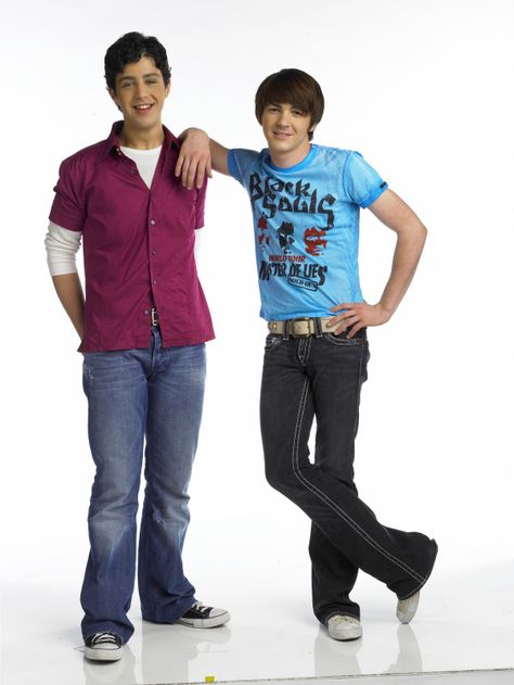 Drake and Josh! I love this show so much. I quote them all the time. Kick Buttowski, Dan Schneider, Josh Peck, Hulk Character, Drake & Josh, Zoey 101, Drake And Josh, Drake Bell, Nickelodeon Shows