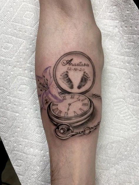 Let’s honor the special moments of your close people with the 55 unforgettable birth clocks tattoos. We prepared the 10 unique ideas and their significance for people who want such tattoos. Look through the best tattoo placement and get ready to book an appointment. Child Birth Tattoo Ideas, Tattoos Baby Ideas For Mom, Child Tattoo Ideas For Dad, Men Clock Tattoo Ideas, Baby Tattoos For Moms Unique, Grandson Tattoo Ideas, Birth Clock Tattoo, Birth Date Tattoo Ideas, Newborn Tattoo Ideas