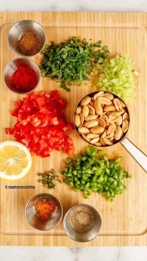 Roasted Peanut Salad / Roasted Peanut Chaat Peanut Chaat Recipe, Peanut Chaat, Peanut Salad, Chaat Recipe, Chaat Masala, Red Chili Powder, Vegan Salad, Roasted Peanuts, How To Squeeze Lemons