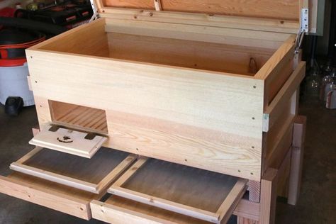 Hive Stand, Bee Hives Boxes, Top Bar Hive, Rigid Insulation, Bee Hive Plans, Backyard Bee, Homesteading Diy, Bee Boxes, Worm Composting