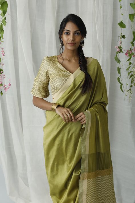 Olive green mixed beige saree is ideal for a day special occasion. Style this saree with your statement gold jewelry to complete this look. This saree comes with a beige contrast woven jacket with intricate weaving mixed with metallic tread, which gives a luxurious look to the saree. Saree For Dusky Skin Tone, Skin Tone Dress, Cream Saree, Beige Saree, Dusky Skin, Saree Jackets, Cotton Saree Blouse Designs, Saree Jewellery, Modern Saree