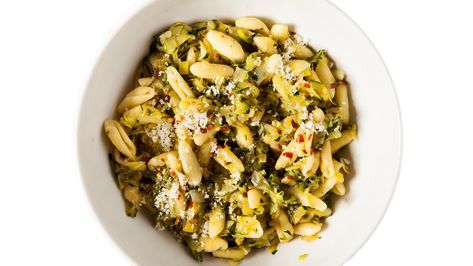 Spicy Cavatelli with Zucchini and Leeks Recipe | Bon Appetit Turnips Recipes, Classic Ratatouille Recipe, Pizza Tortellini, Dinner Ideas Meatless, Leeks Recipe, Leek Pasta, Best Zucchini Recipes, Summer Pasta Recipes, Bon Appetit Recipes