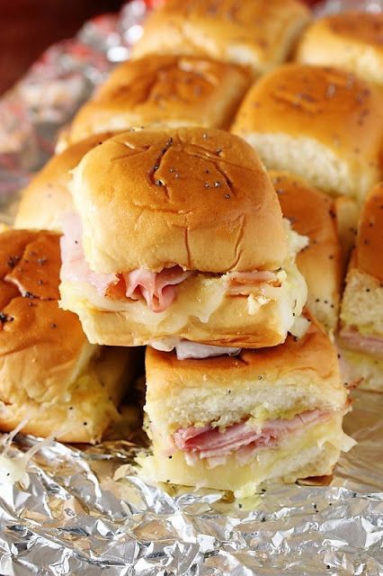 Shower Appetizers, Ham And Cheese Sliders, Baby Shower Snacks, Cheese Sliders, Appetizer Sandwiches, Pork Sandwiches, Leftover Ham Recipes, Cold Sandwiches, Sandwich Bar