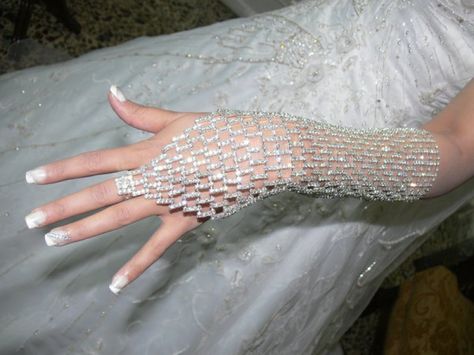 Hand Gloves Fashion, Rhinestone Gloves, Diamond Costume, Beaded Bridal Jewelry, Gloves Style, Diy Cut Shirts, Shoulder Jewelry, Denim And Diamonds, Gloves Fashion