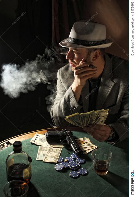 1920s Gangsters, Holding Money, Poker Night, Notification Bell, Man Photography, Poker Cards, Dark Photography, Gentleman Style, Pose Reference