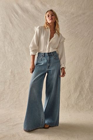 Ultra Wide Leg Jeans, Wide Leg Jeans Outfit, Cropped Wide Leg Jeans, Bohol, Jeans Wide, Jeans Outfits, Wide Jeans, Loose Jeans, Looks Chic