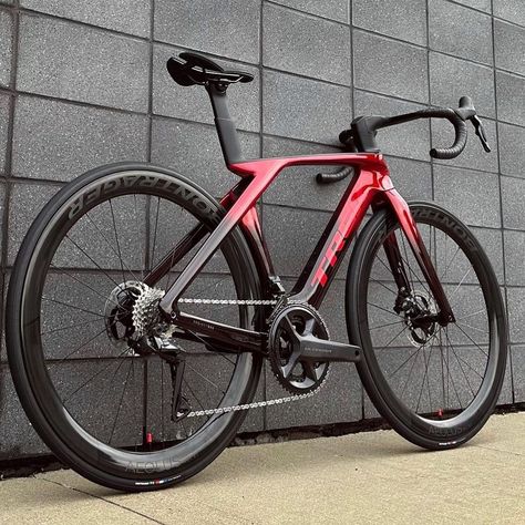 🚲 Trek Madone SLR🍒 📷 @cyclesdupuis #lovesroadbikes #trek #trekbikes #trekmadone #madoneslr | Instagram Sepeda Trek, Adventure Bike Cycling, Trek Madone Slr, Trek Road Bikes, Trek Bicycle, Trek Madone, Bike Riding Benefits, Best Road Bike, Cycling Photography