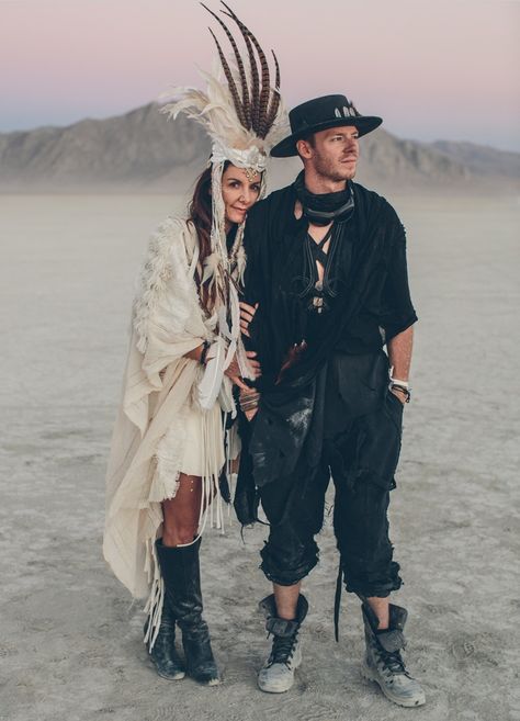 Estilo Burning Man, Burning Man Wedding, Africa Burn, Winter Rave, Dubai Outfit, Afrika Burn, Burning Men, Festival Attire, Man Wedding