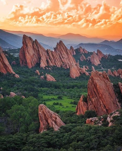 Garden Of The Gods Colorado, Garden Of The Gods, Us Road Trip, Colorado Travel, Explore Travel, North America Travel, Travel Inspo, Colorado Springs, My Happy Place