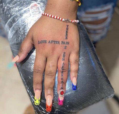 Hand Tatto, Girls Tattoos, Cute Finger Tattoos, Basic Tattoos, Cute Hand Tattoos, Quote Tattoo, Neck Tattoos Women, Black Girls With Tattoos, Tattoo Hand