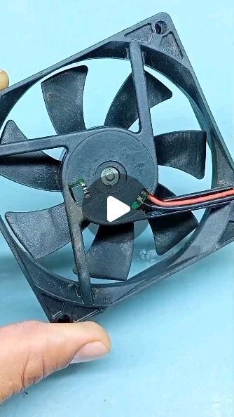 Diy Electric Toys, Wind Spinners Diy, Electric Projects, Physics Projects, Metal Doors Design, Easy Diy Hacks, Technology Diy, Hobby Electronics, Led Projects