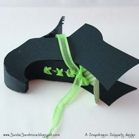 3 under 3 and more: 3D Paper Witch's Boot Tutorial 3 Under 3, Teen Hangout, Witch Boots, Witch Legs, Bazaar Ideas, Halloween Crafts Decorations, Graphic Design Company, Silhouette America, Halloween Crafts For Kids