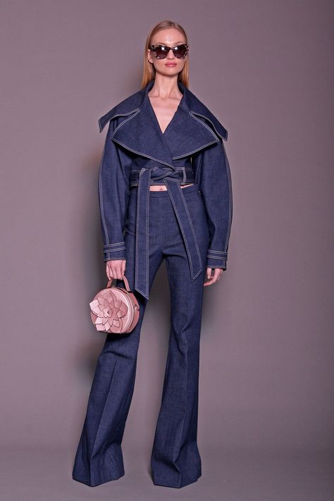 Pre Fall Fashion, Looks Jeans, Denim Projects, Denim Ideas, All Jeans, Denim Trends, Christian Siriano, Denim Jacket Women, Denim Design