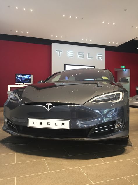 Ps5 In Box, Tesla Car Luxury, Tesla Showroom, Tesla Car Aesthetic Inside, Tesla Dealership, Tesla Car Models, Car Showroom Interior, Tesla Self Driving Car, Aesthetic Pretty