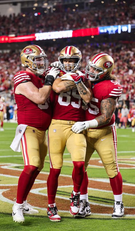 49ers Wallpaper, Salvadoran Food, 49ers Pictures, Lykan Hypersport, Nfl 49ers, 49ers Football, Locker Room, Sport Football, San Francisco 49ers