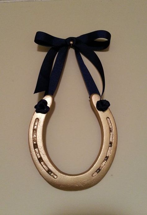 Horseshoe Crafts Projects, Equestrian Design, Horse Room, Horseshoe Projects, Horseshoe Decor, Horses Theme, Horseshoe Crafts, After The Wedding, Equestrian Decor