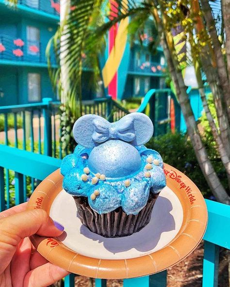 Amda College, Mini Patisserie, Disneyland Snacks, Disney Sweets, Disney Themed Food, Disney Foods, Bow Cupcakes, Disney Inspired Food, Disneyland Holidays