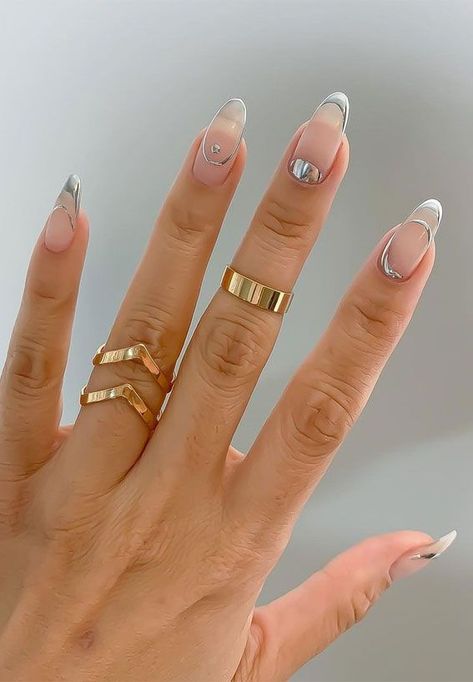 Silver Gel Nail Designs, Nail Silver Design, Silver Nails Inspiration, Chrome French Tip Nails Designs, 2022 Nails Trend, Nail Art Designs Silver, Silver Chrome Nail Designs, Silver Nail Tips, Silver Design Nails